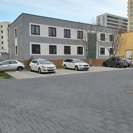 Living Bratislava & Bus Station & Mlynske Nivy Leilighet Eksteriør bilde