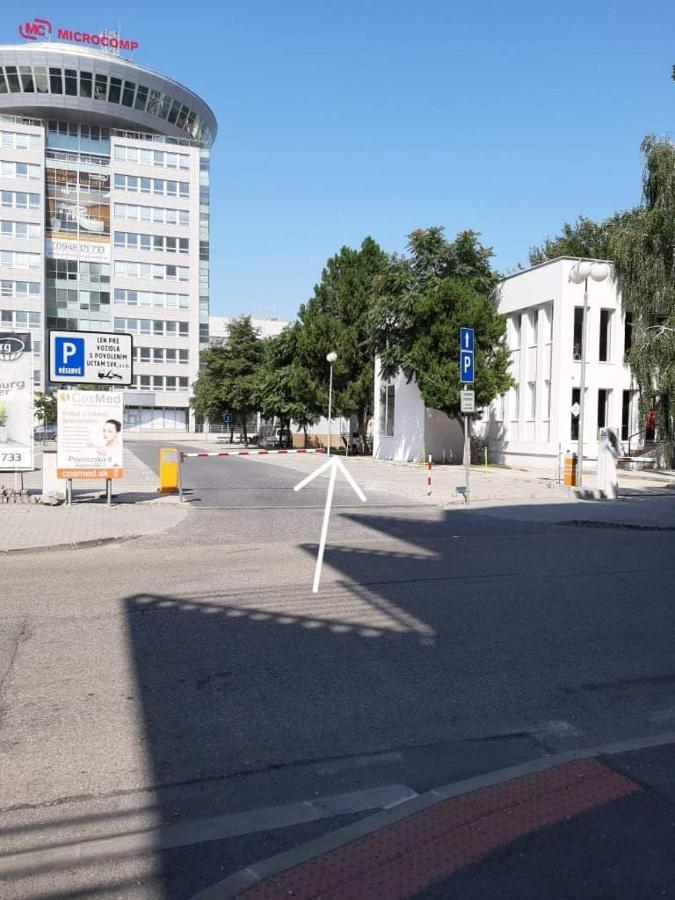 Living Bratislava & Bus Station & Mlynske Nivy Leilighet Eksteriør bilde